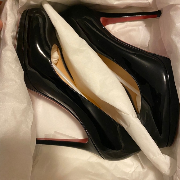 Christian Louboution 'New Simple Pump - Picture 1 of 4